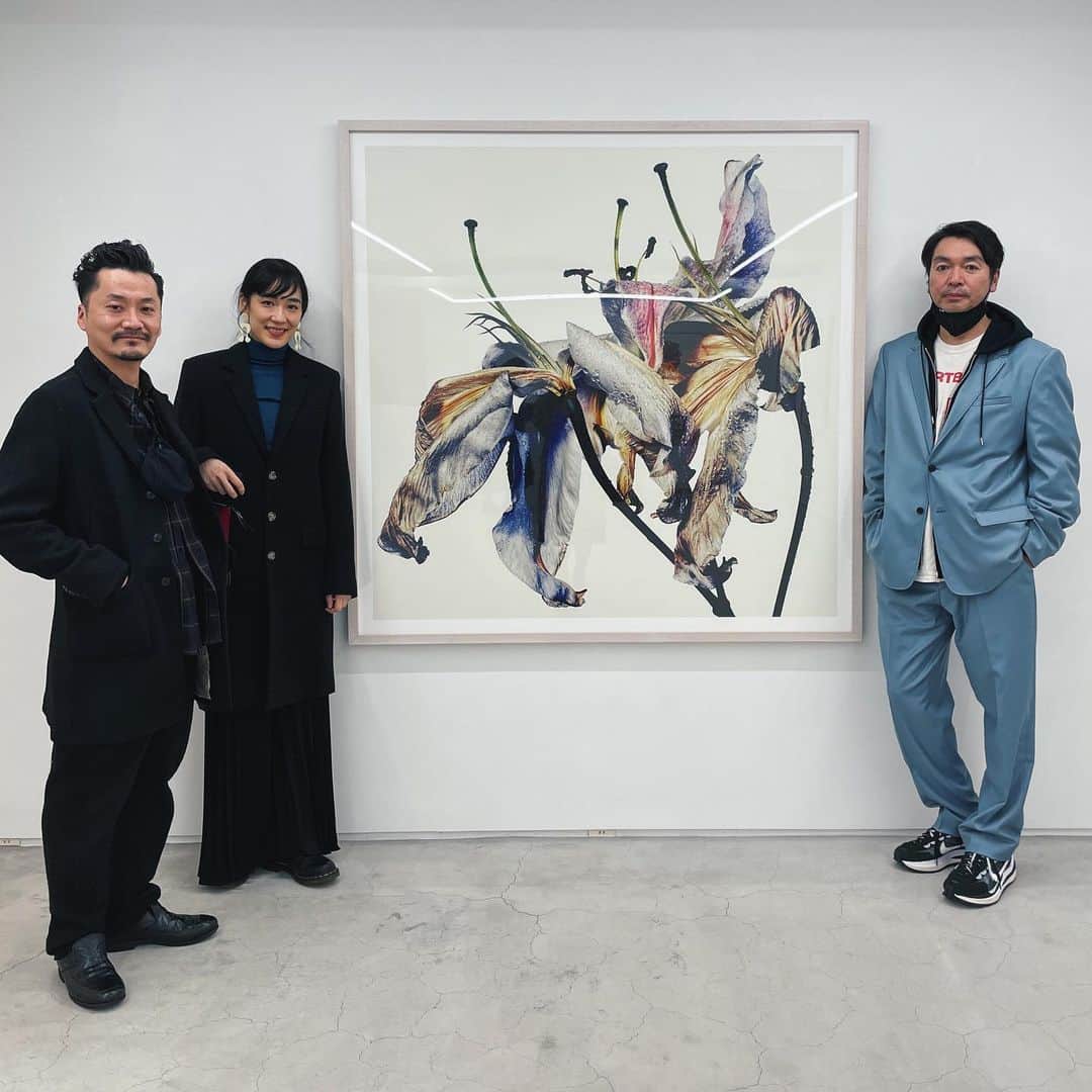 田中裕介のインスタグラム：「WITHERED FLOWERS 美しかったりエロかったり別の違う何かに見えたり。 素敵でした。」