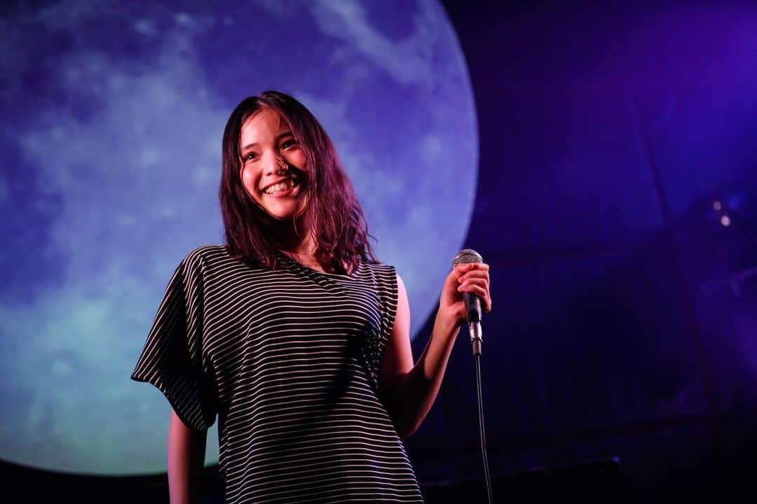 仮谷せいらのインスタグラム：「20201124 青山 月見ル君想フ 狐火×仮谷せいら "パラレルワールド"  Photo by @ryutaro_saito   #仮谷せいら」