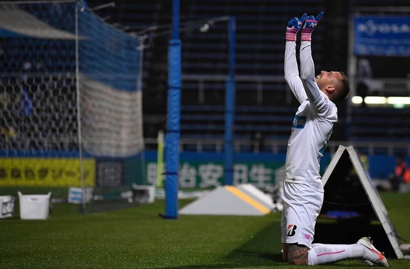 レンゾ・ロペスのインスタグラム：「Punto muy importante, A seguir trabajando!! Muy feliz por el gol ⚽️👍」