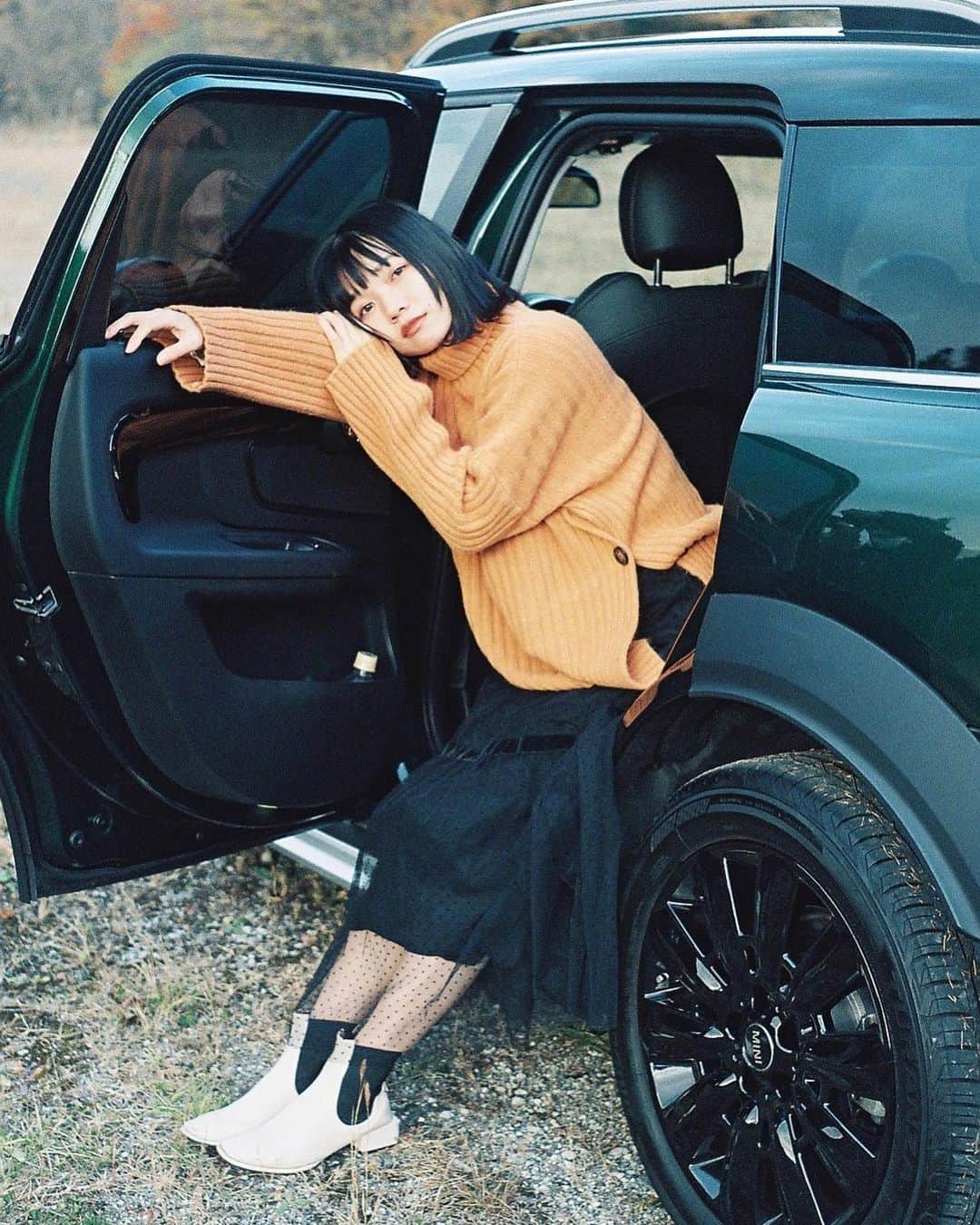 haru wagnusのインスタグラム：「Mini mini ㅤㅤㅤㅤㅤㅤㅤㅤㅤㅤㅤㅤㅤ お気に入りのICAREXでのファーストロール。 レンズはCarlzeiss Ultron。 ㅤㅤㅤㅤㅤㅤㅤㅤㅤㅤㅤㅤㅤ #minicrossover  #icarex35s  #lomo800」