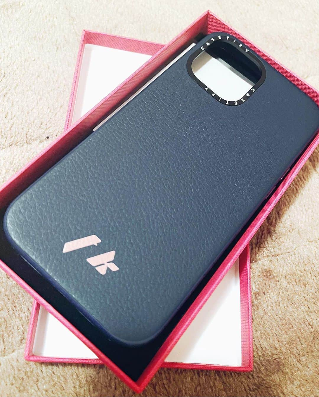 ティモシー・コレトさんのインスタグラム写真 - (ティモシー・コレトInstagram)「Thank you so much to @CASETiFY for this new, personalized smartphone case 🐳🌺. (And it comes in 100% recyclable, plant-based packaging🌱)  @CASETiFY_jp ありがとうございます！とても素敵なケース💫。思ったより軽いです🍃届いた箱も植物で作ったの👀🙏🏻#CASETiFY  #StateYourCase」12月5日 19時32分 - timkoleto