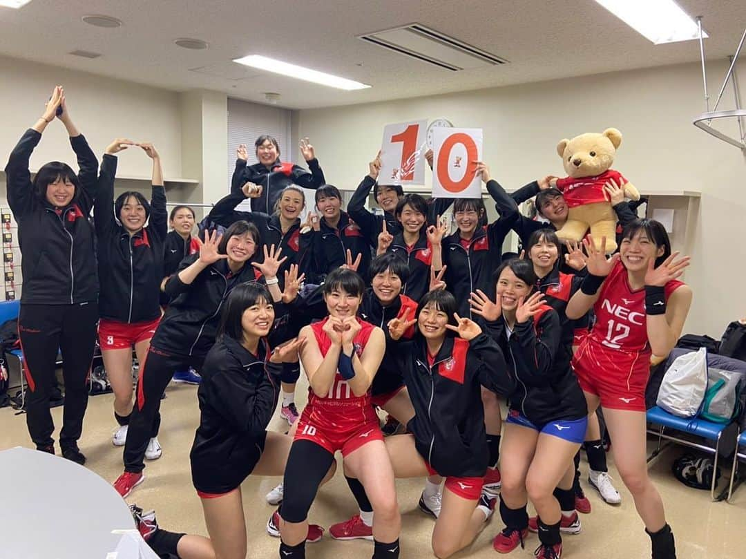 山内美咲さんのインスタグラム写真 - (山内美咲Instagram)「#2020-21 #vleague  #necredrockets  #9勝目  #10勝目  #とどろきアリーナ ﻿ #ホームゲーム  #初ナイトゲーム  #ドムドムバーガー ﻿ #サンリオコラボ  #限定品多し  #買えたかな〜？ #名前入りタオルは気付きやすい👋笑」12月5日 19時29分 - yama9436