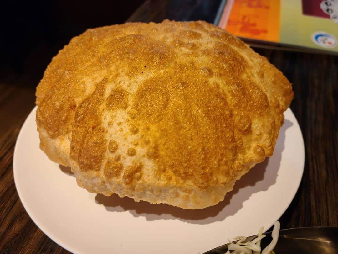 松本康太さんのインスタグラム写真 - (松本康太Instagram)「「ミールス」南インド料理(^o^)/　御徒町にある『ヴェヌス』というお店♪ ここのプーリー(チャパティを揚げたもの)が美味しいのです！  #ミールス #ミールスランチ #ヴェヌス #御徒町 #南インド料理 #南インドカレー #カレー #プーリー #レギュラー松本 #あるある探険隊」12月5日 19時35分 - aruarutankentai.matsumoto