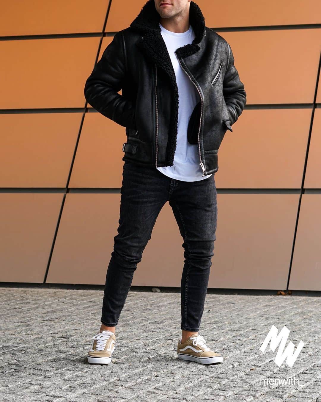 Men Withのインスタグラム：「Very cool photo of our dear friend @_fl089_ 👌🏽 #menwithstreetstyle」