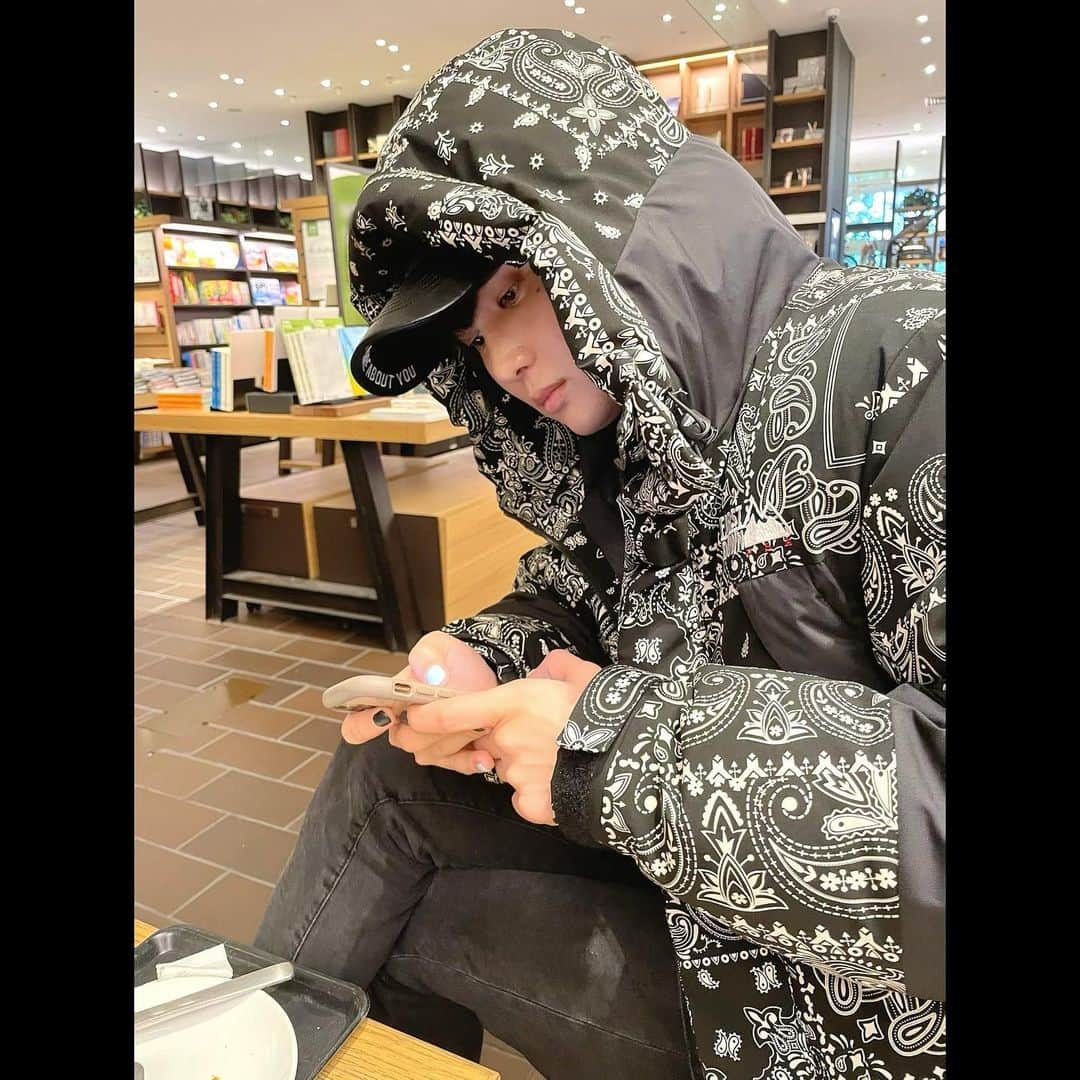 池添俊亮さんのインスタグラム写真 - (池添俊亮Instagram)「寒いよお☕️」12月5日 19時43分 - zoe_boy_0427