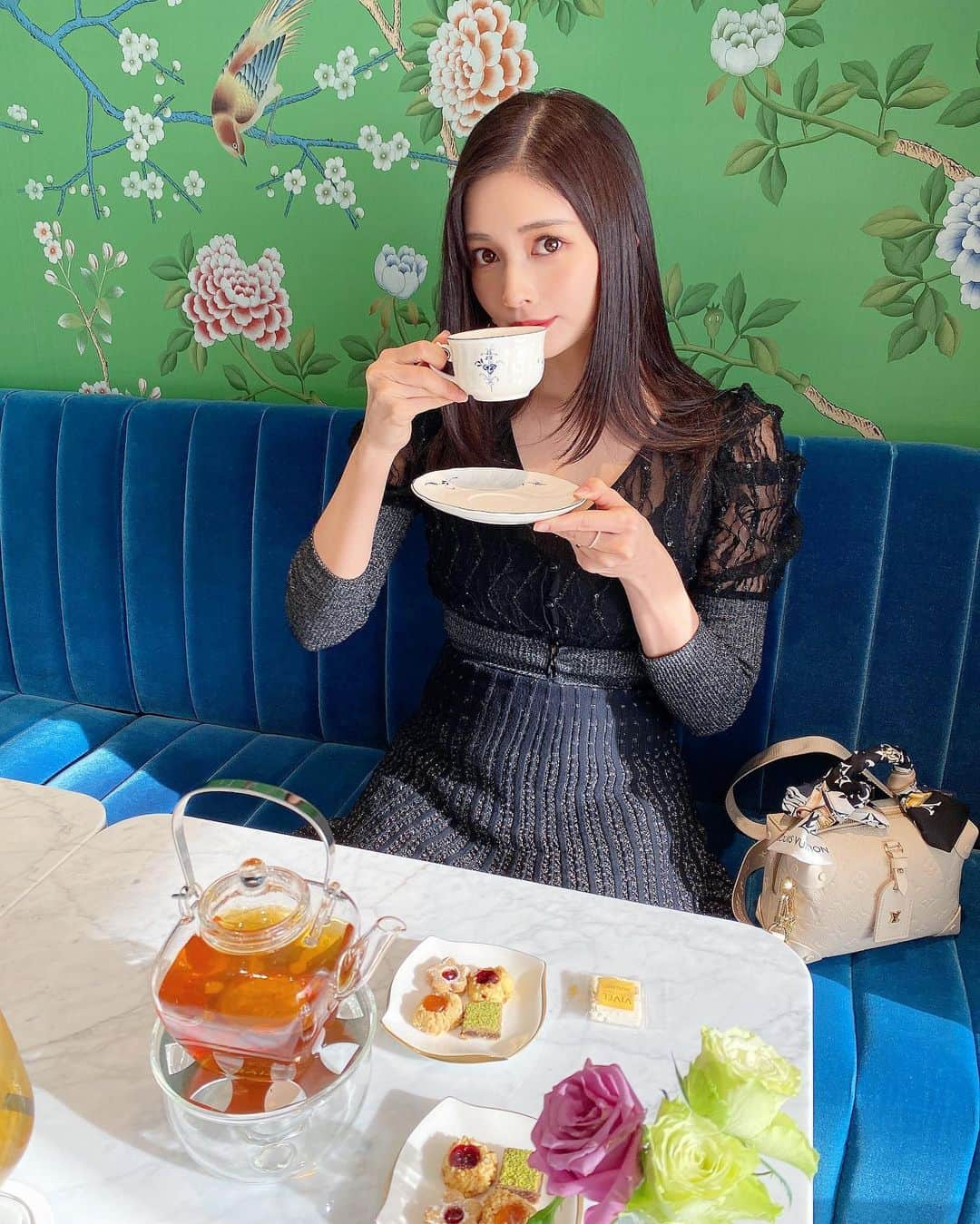 得あゆさんのインスタグラム写真 - (得あゆInstagram)「親友とお茶した時の🫖☕️ たくさん喋ってお腹すいてご飯食べに行った。笑 ・ ・ ・ ・ ・ ・ ・ ・ ・ ・ ・ #カフェ#お茶#カフェ巡り#カフェ好きな人と繋がりたい#紅茶#アフタヌーンティー#おやつ#デザート#クッキー#表参道#インスタ映え#カメラ女子#表参道カフェ#表参道ランチ#女子会#デート#お菓子#甘いもの#東京カフェ#東京グルメ#黒髪#オトナ女子#お洒落カフェ#cookie#afternoontea#cafe#omotesando#lunch#cafestagram#japanesegirl」12月5日 19時45分 - tokuayu819