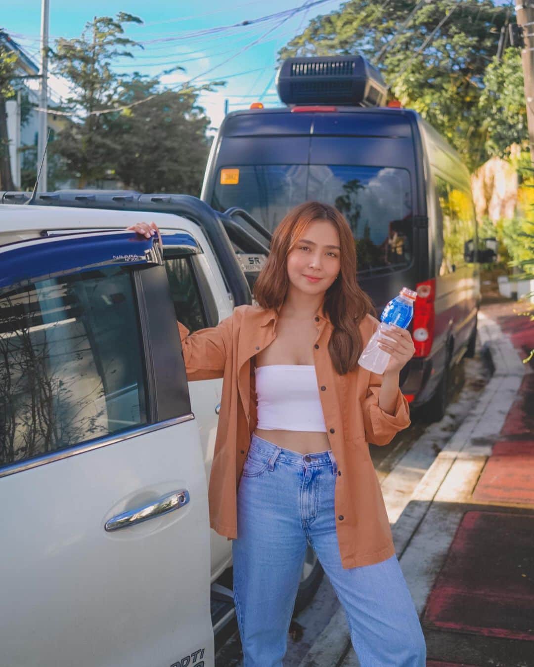 Kathryn Bernardoさんのインスタグラム写真 - (Kathryn BernardoInstagram)「Not only does staying hydrated keep me focused and refreshed, but it keeps my whole body in check when I have lots to do. 💪🏻@gatoradeion helps me do exactly that with its optimal level of fluids and ions. 💙 #OurActiveHydration」12月5日 19時47分 - bernardokath