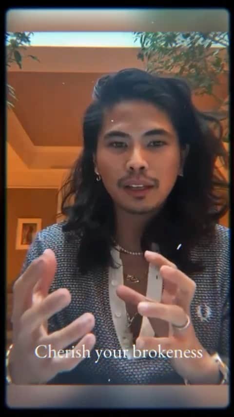 稲木ジョージのインスタグラム：「Took me 30mins to figure out how to post reels! Lol Can’t thank enough my @milamorejewelry digital team to put this together!!😤🙈🤣 I talked about my inspiration and philosophy for #kintsugi collection😘🔥 リールズ初投稿🎇訳わかんなすぎて、30分もかかったんですけど🥸ミラモアのデジタルチームいなかったら、マジで無理w 記念すべき初投稿は、金継ぎコレクションに込めた想いや、フィロソフィーについてお話ししました😌英語だけど、頑張ったから、みんな見てね🤓」