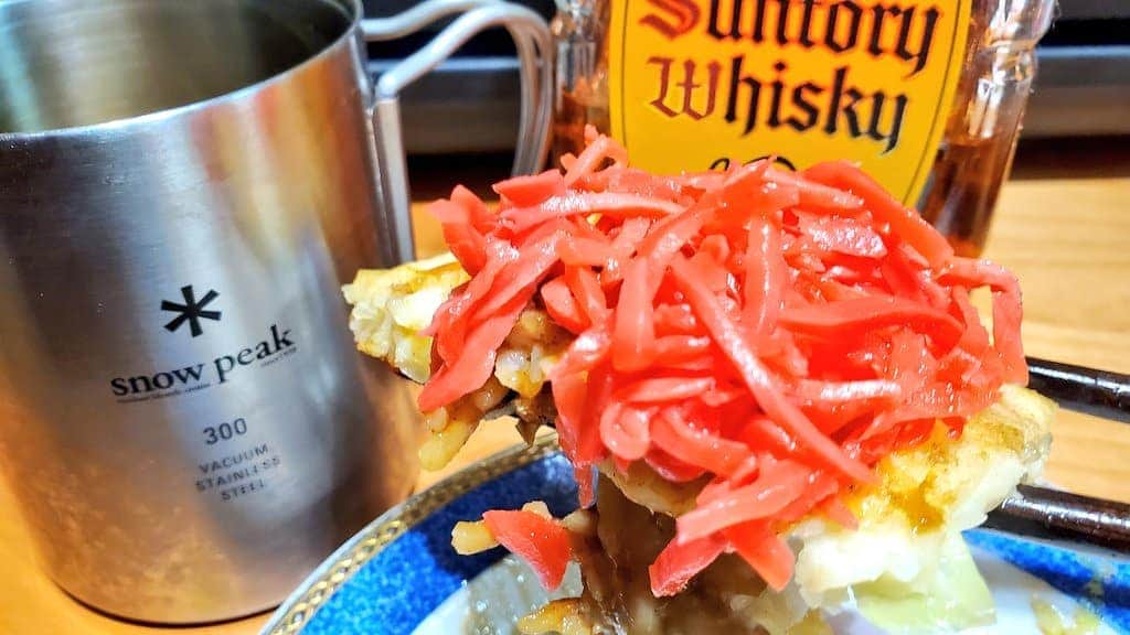 ケニチさんのインスタグラム写真 - (ケニチInstagram)「紅生姜大盛トッピングお好み焼きとハイボールで優雅な一時を送ってます。 #お好み焼き #ハイボール #晩酌」12月5日 20時06分 - kenichiosaka