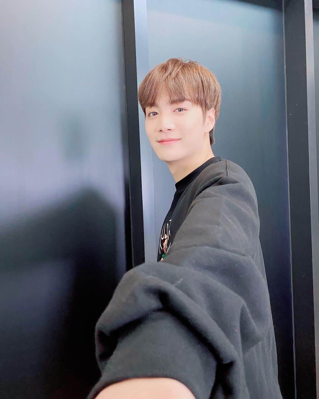 JR のインスタグラム：「안녕!」