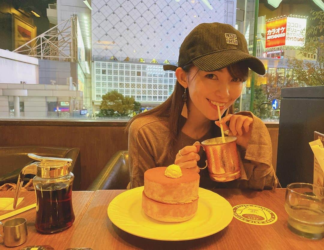 小林美季さんのインスタグラム写真 - (小林美季Instagram)「打ち合わせ🥞  短時間！ とか、気にしないで 出かけられるようになりたいね*  #いつかの写真 #パンケーキ #珈琲 #pancakes #打ち合わせの合間 #好き #셀카 #데일리룩 #일본 #코디 #model #actress #美季  #miki #smile #iPhone #帽子 #好き #キャップ」12月5日 20時02分 - miki_66v