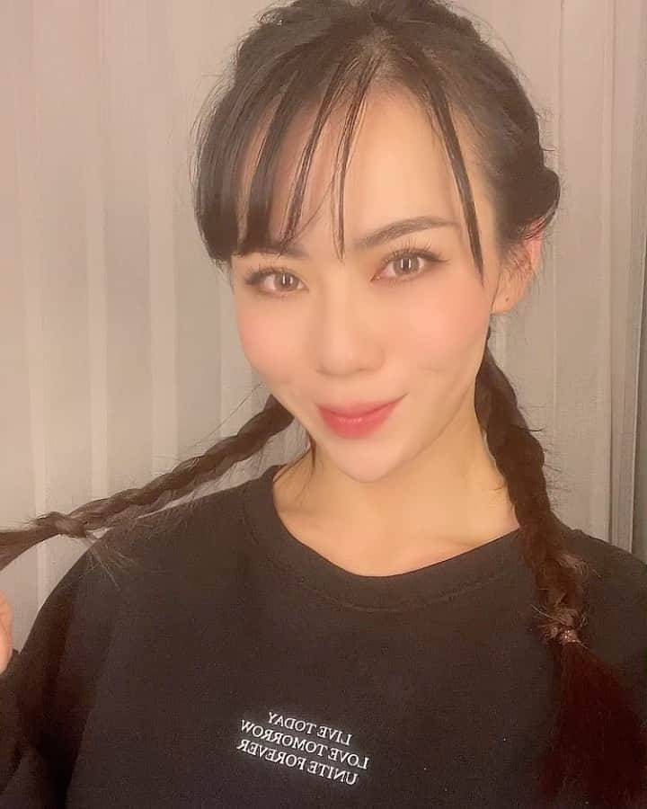 のインスタグラム：「・ ✌️👅  最近毎日天気が良くて気持ちがいい！ それだけで目を覚ました瞬間にワクワク胸が高鳴るんだ。   #ifbb #fitness #健身 #健身女孩 #健美 #蜜桃臀 #健身女子 #健身健美 #健身教練 #健身日记 #lifestyle #motivation #sea #beach #bikini #gym #workout #sun #suntan #beachgirl #asiangirls #travelgirls」