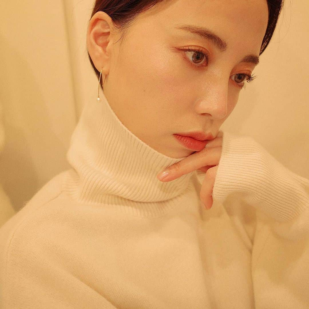 佐藤優里亜さんのインスタグラム写真 - (佐藤優里亜Instagram)「一生大事にしたい、ジュエリー作りました💎  トレンドものもいいけれど、やっぱり素材にこだわった素敵なジュエリーを長く身につけていたい。 ここ数年強く思うようになったことの一つです。  今回、L&CO.とジュエリーを制作することになりました！ 松屋銀座のクリスマスアクセサリーズ2020でお披露目します🤍  色々なことがあった今年。 自分を労い、ご褒美にぴったりのホリデージュエリーです。  来週にはアイテムの詳細をYouTubeでご報告するのでぜひ観てね❤️  松屋銀座ジュエリークリスマスフロアで発売するので私も店舗に来店します！ ピアス、ネックレス、リングの３型作ったよ〜🎄✨  ▼来店詳細 日時：12/13 (日） 来店予定時間：１１時～１２時／　１４時～１５時　／　１７時～１8時　 場所：松屋銀座　スペースオブギンザ クリスマスアクセサリーズ2020L &Co.ブース内  ※中止を含めた詳細は松屋銀座HPをご確認ください。 ※一般商業施設のため、写真撮影はご遠慮いただいております。 ※各自感染対策をお願いいたします。  こんな時期なので無理なさらずに...🥺✨ 私も感染対策を徹底致しますので、お会い出来ること楽しみにしています🤍❤️🎄  @l_co.official  @matsuyaginza  #ジュエリー #ピアス #ネックレス #リング #クリスマスプレゼント」12月5日 20時12分 - yuriang_