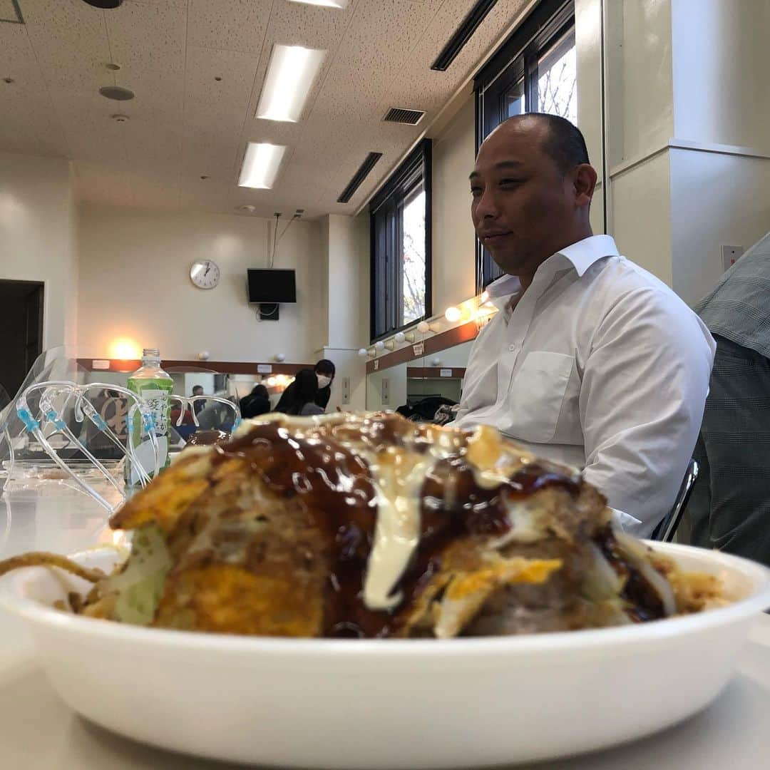 酒井尚さんのインスタグラム写真 - (酒井尚Instagram)「広島の思ひ出。これが噂の。  #広島風お好み焼き#三四郎 様#エイトブリッジ 様#心優しきモンスター 様」12月5日 20時24分 - sakai__takashi