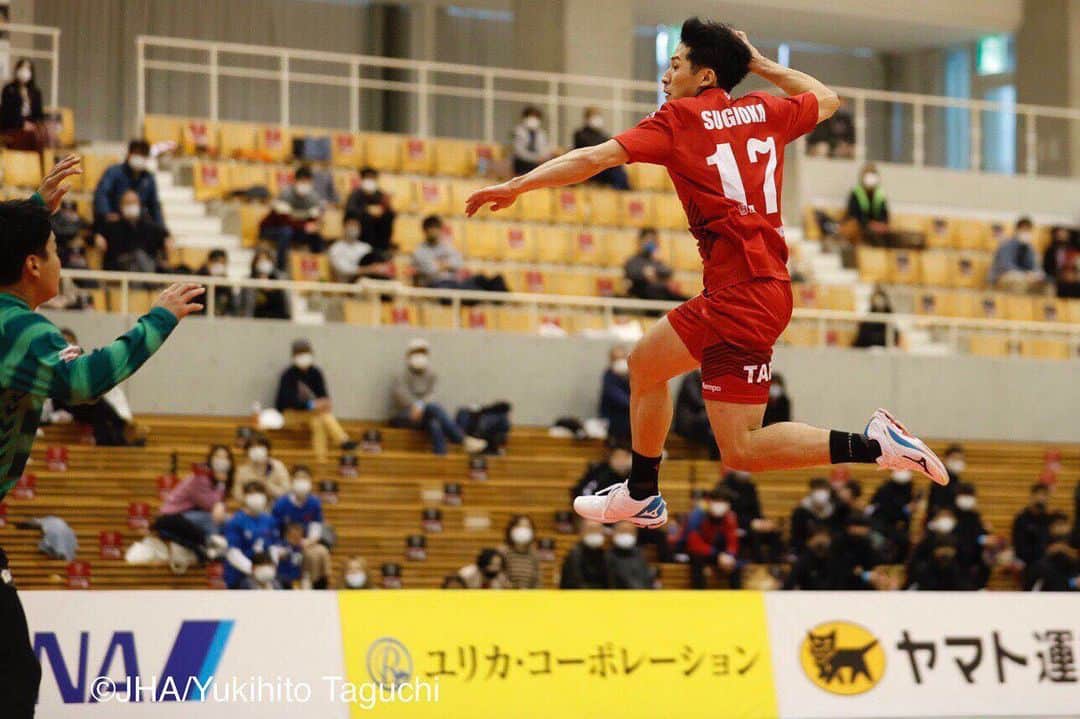 杉岡尚樹のインスタグラム：「#JAPANHAND in岡山 🥉﻿ 大会運営に携わって下さった方々、応援していただいた方々、全てのサポートに感謝します。プレーオフで勝てるように反省、改善してその道を楽しんでいきます！🦍🔵🔴﻿ 📸: @tagucci42 ﻿ #トヨタ車体 #bravekings #handballjp #handball #ハンドボール」