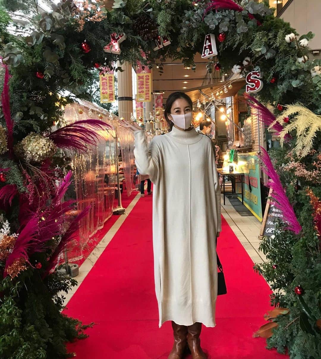 大桑マイミのインスタグラム：「x.mas marche🎄👍 @lifesmilemarche  来てくださった皆様、ありがとうございました。　明日も開催しております。 暖かくしてお越しください。🤲素敵なキッチンカーもズラリ👏」