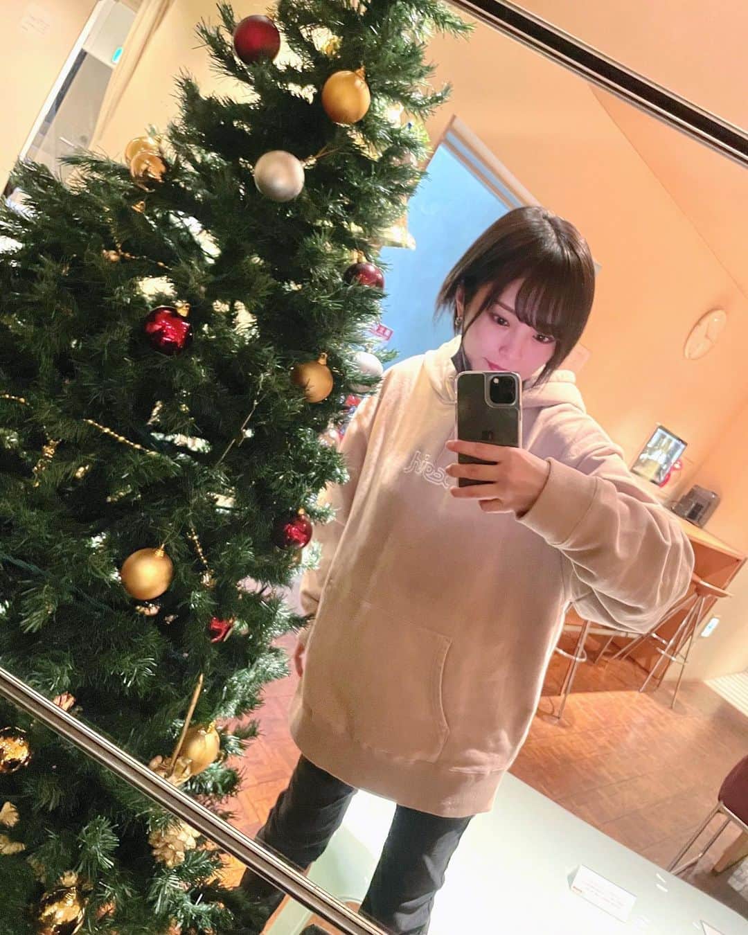 山本彩さんのインスタグラム写真 - (山本彩Instagram)「. 色んな現場でツリーを見かける☺️🎄✨ . #クリスマス #クリスマスツリー  #もうそんな季節 #1年早い」12月5日 20時41分 - sayaka__714