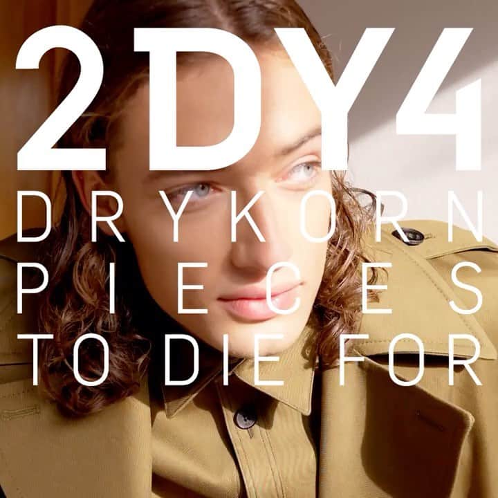 のインスタグラム：「NOW AVAILABLE @DRYKORN.COM⁠⠀ ⁠⠀ Link in bio.⁠⠀ ⁠⠀ 2DY4 – as in "to die for" – is DRYKORN's new collection in the luxury segment. The first edition emerged in collaboration with Stylebop.com. ⁠⠀ ⁠⠀ 2DY4 is designed to be a creative lab. This is where we experiment and develop, unaffected by price pressures and delivery schedules.⁠⠀ ⁠⠀ #2DY4 #drykorn #stylebop #theluxurywaytoshop #highfashion #luxuryfahion #newcollection」
