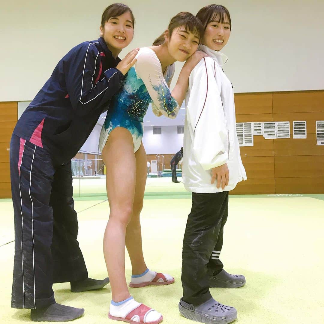 のインスタグラム：「女子部員3人同期。いつもありがとう。 全日本が試合についてくれるラスト。彼女達のおかげで私は本当に頑張れる。  新しい試合のレオタードめっちゃ可愛いいです♡試合会場で3人で撮れるか分からないから今日撮った。  応援お願いします(*Ü*)ﾉ"  #gymfine_leotards  #gimer  #新しいレオタードは気分が上がる   #ソーケンメディカル #チバトレ #株式会社ブライトスターズ #日本ネオライズ」