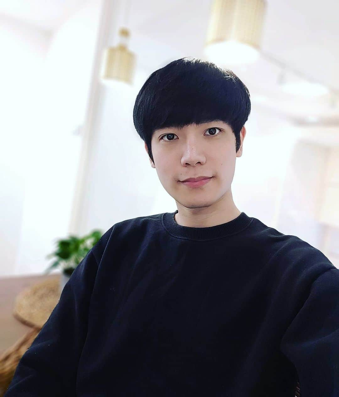 ハン・チャン（張行）のインスタグラム：「☔☕」