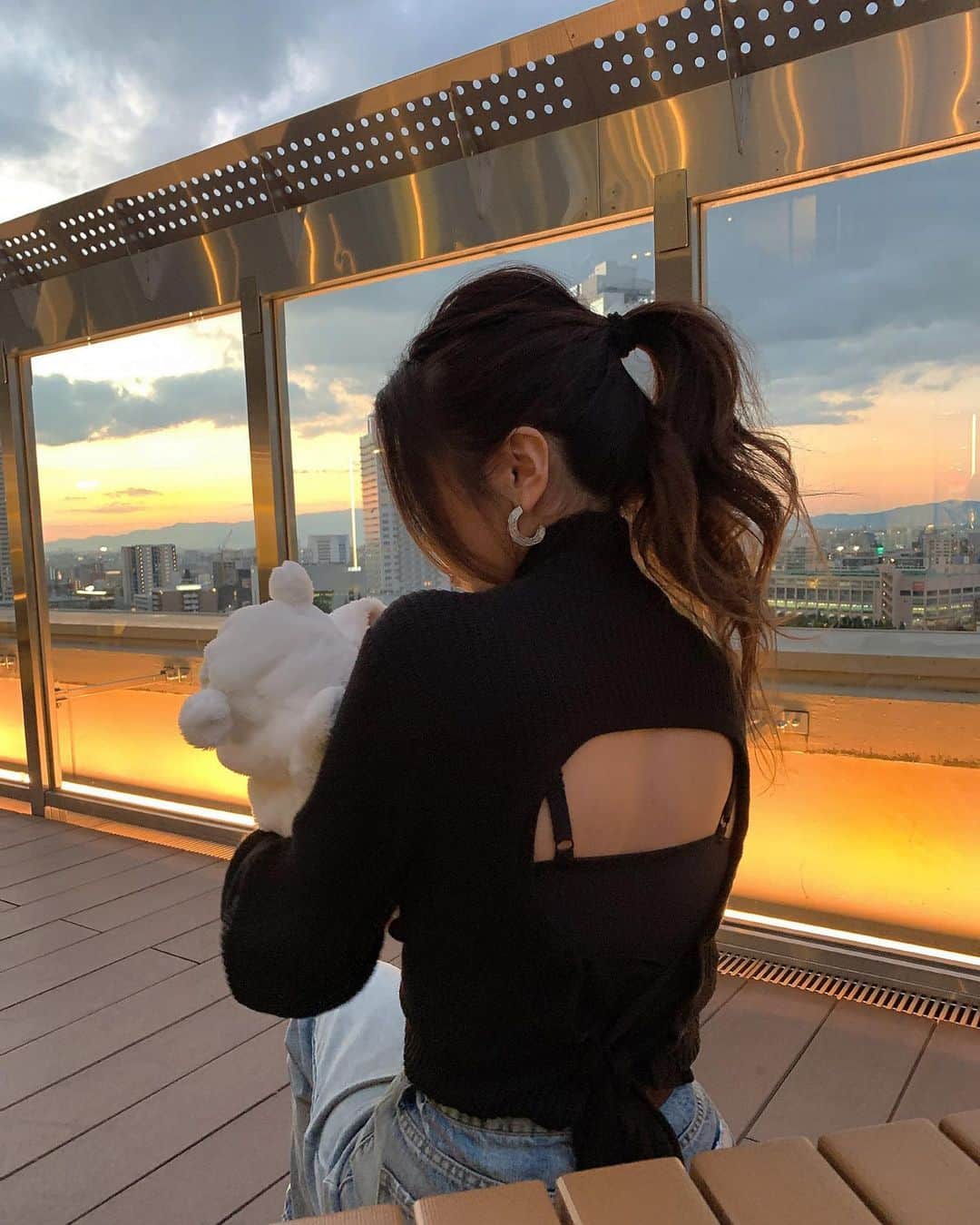 Yumaikaのインスタグラム：「🐻‍❄️✨  ３枚目、ちらり👀❕  tops @helioslivin_official  新作です😋  👶🏻出産してから尚更お洋服着るときは、バランスとスタイルがよく見えるものがすき❤️」
