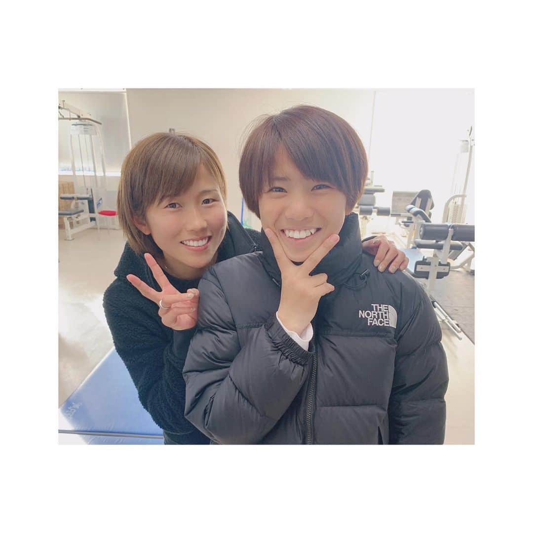 八坂芽依のインスタグラム：「今日で24歳になりました🎂 今年は沢山悩むことが多く、それでも皆さんのおかげで沢山乗り越えることができました！ありがとうございます😊 24歳も明るい八坂芽依で楽しみます⭐️ こんな私ですが、今後も応援よろしくお願いします🤲 沢山のコメントありがとうございます！ まりあもおめでとう🎂❤️ 19歳だっけ笑笑 あー怖い笑若いね！！ #INAC神戸」