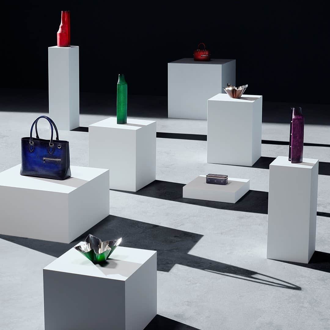 ベルルッティのインスタグラム：「- THE #BERLUTI VIBRANT HOLIDAYS BY @kris_van_assche -    This year, Berluti celebrates the end-of-year holidays with the new Home & Office Objects Collection and a selection of emblematics including the new SIGNATURE canvas collection with a colourful patina twist.   For the new Home & Office Objects Collection, Berluti has teamed up with a select group of highly respected European makers, including Werkstätte Carl Auböck, Bottega Ghianda, San Lorenzo Silversmiths and Simon Hasan, commissioning Berluti editions of iconic historic designs by Gae Aulenti, Afra and Tobia Scarpa, Carl Auböck II and III and new work by Simon Hasan, dating from every decade between the 1950’s and 2000’s.   Both functional and statement-worthy, the selection of emblematics highlights the Un Jour Gulliver, the Toujours tote bag, and the new SIGNATURE canvas collection which includes the Séjour card holder, the Explorer backpack and the Nino clutch to name a few.   For the occasion, the Venezia leather takes on a bold, joyful twist with an array of new patinas. Originally created last year especially to restore the upholstery of Pierre Jeanneret’s furniture pieces- and inspired by the rich colours found in the architecture, landscape and foliage of the north Indian city of Chandigarh -, these vibrant new colours include Utopia blue, Acqua blue, Nespola orange, Sunset purple, Rose Garden pink, Simal red and Grass green. Hand-applied to the Venezia leather and Venezia leather details of the SIGNATURE canvas accessories, they enhance every piece with a unique depth of colour.   Available In-Store and on the E-Shop.   Our Stores in France are now open and our teams will be delighted to welcome you.」