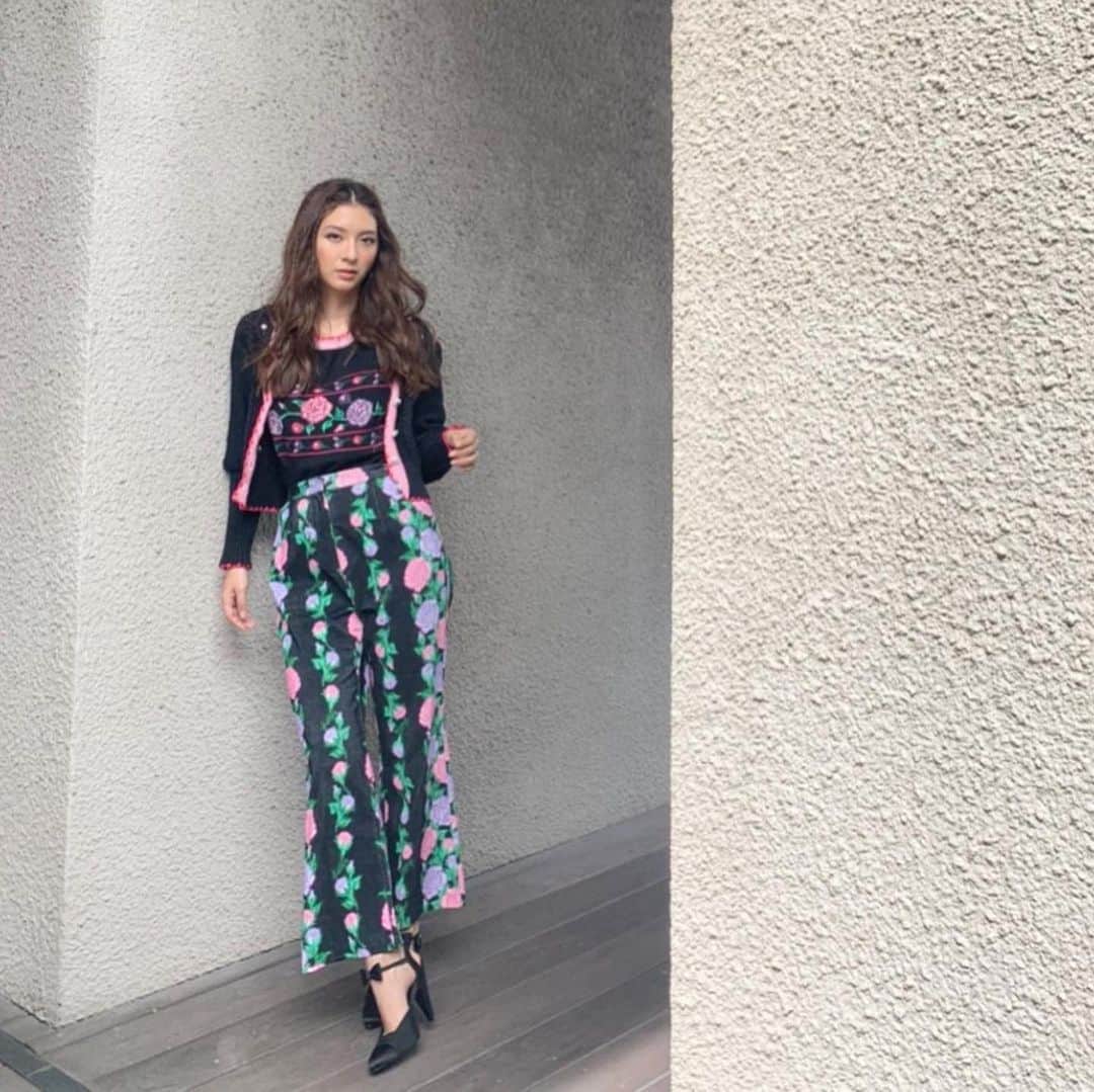 Sretsisさんのインスタグラム写真 - (SretsisInstagram)「Repost from @mewnittha in #SretsisFW20 ❤️ #FW20TheDreamers Makeup by @lovemelondon 💘」12月5日 20時57分 - sretsisofficial