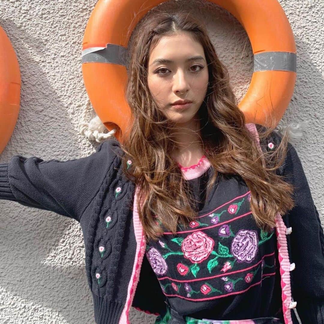 Sretsisさんのインスタグラム写真 - (SretsisInstagram)「Repost from @mewnittha in #SretsisFW20 ❤️ #FW20TheDreamers Makeup by @lovemelondon 💘」12月5日 20時57分 - sretsisofficial
