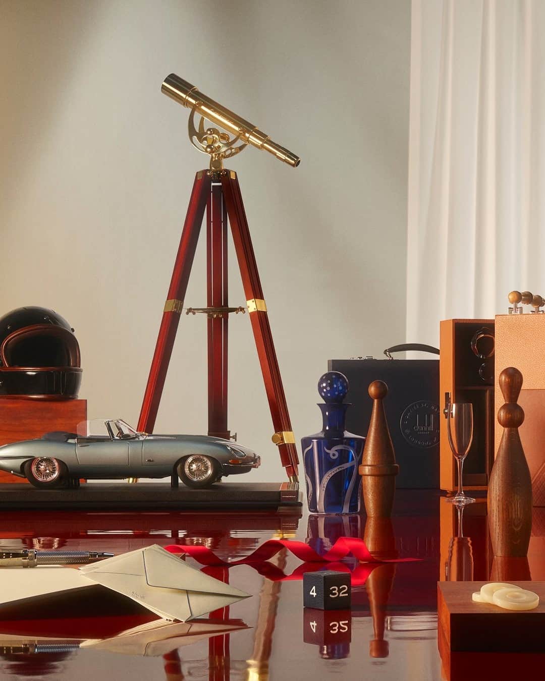 MR PORTERのインスタグラム：「No need for a last-minute panic. From glassware to telescopes (you read that right), we’ve got the best selection of luxury gifts on MR PORTER. Click the link in bio to shop the edit. #MRPORTERLittleLuxuries」
