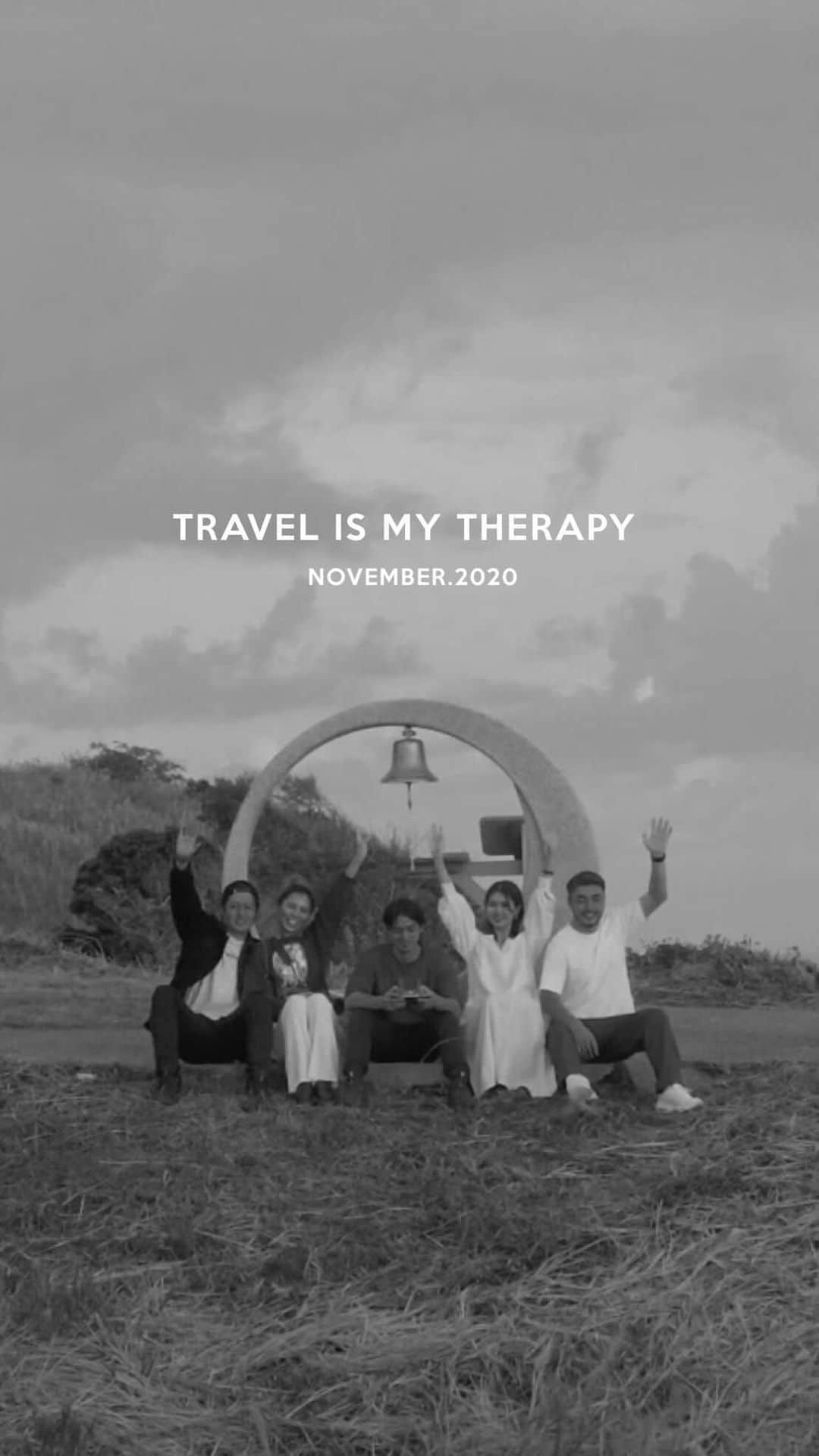 のインスタグラム：「・ ・  TRAVEL IS MY THERAPY ① ・ film by @ken_tsro  👨‍👨‍👧‍👧 @shogo_insta @yohei.92 @yuiko_miyagawa  ・ お仕事も兼ねて大好きなメンバーで伊豆に行った思い出を、けんくんが超素敵なムービーにしてくれました！そんな一コマを私はリールにてお届けさせていただきます🎥← ・ ・ 何度も見返しながら楽しかった場面や綺麗な景色を思い返してエモエモしている🙋🏼‍♀️ #何語  最高にクールなフルバージョンはけんすけくんのIGTVから見てね！ ・ ・ そしてみんな大好き😘 ・ #trip #伊豆 #izu #静岡観光」