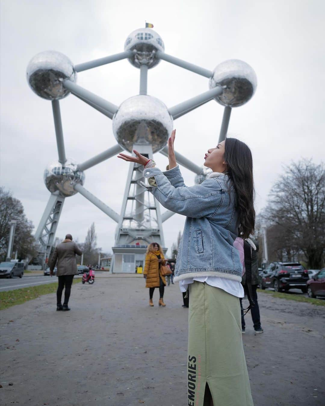 Chloe Yuenのインスタグラム：「Positive and happy vibes only 🥰 WooHhhoOoooOooh   #駕到去歐洲#travelphotography#brussels#belgium#hkig#imisstravellingsomuch💖✈️🌏#likeabirdinthesky#winter2019collection」