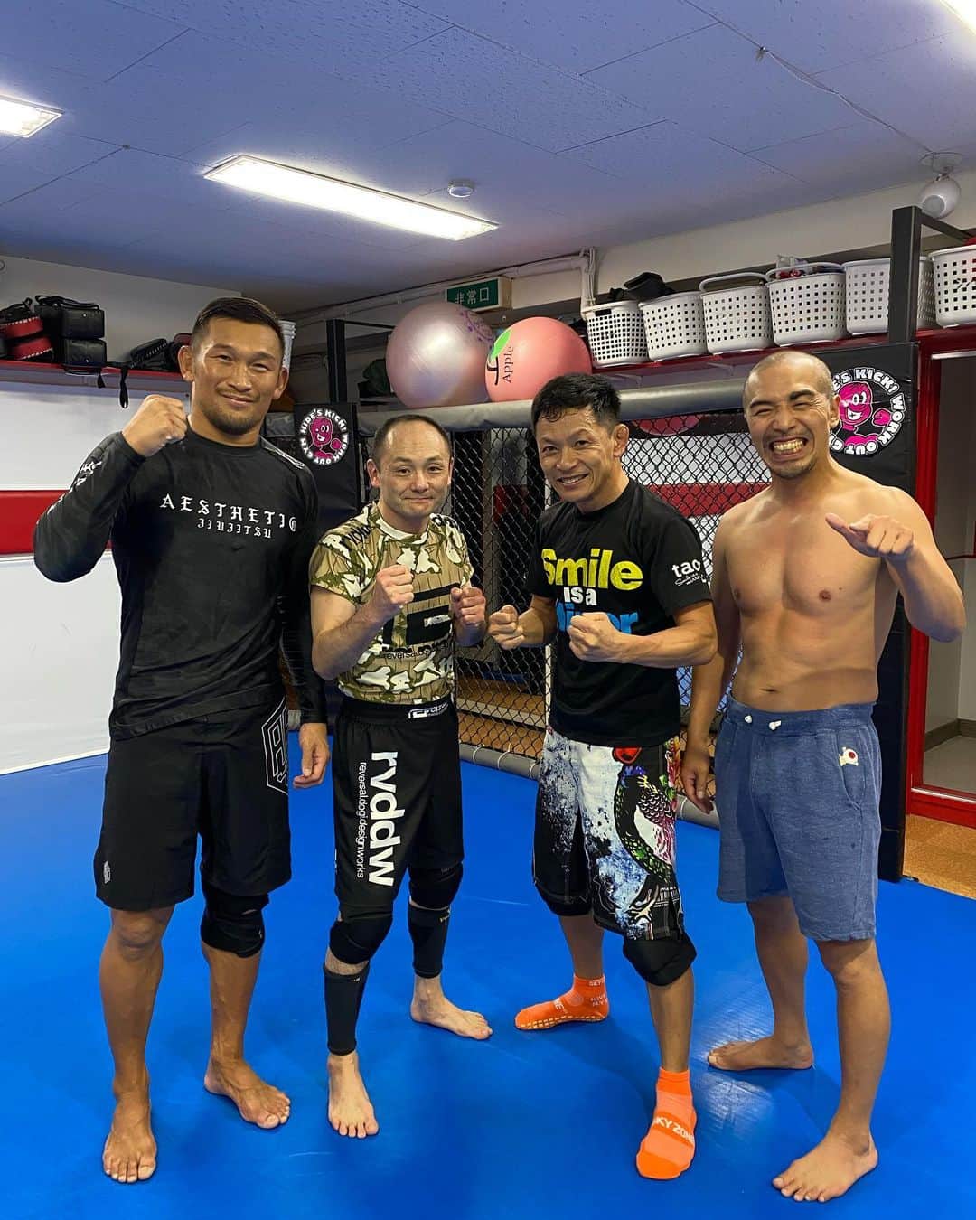 ストラッサー起一のインスタグラム：「今日は三好先生にテクニック教わりました。 メンバーは51歳の松本さん、48歳のカールさん。 お二人共、年齢を感じさせない程めちゃくちゃ元気！ こう言う技術練習は凄く大切。 三好先生ありがとうございました。」