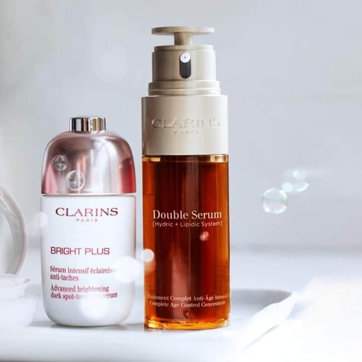 Clarins Middle Eastさんのインスタグラム写真 - (Clarins Middle EastInstagram)「امزجي قطرة من سيروم برايت بلس مع دوبل سيروم كل يوم لمدة شهر واحد💕⁣ ⁣ ستحصلين على:⁣ جرعة أوكسجين مرتين أكبر وبشرة مشرقة أكثر حتّى مع ارتداء الماسك!⁣ ⁣ جرّبي كلارنس ميكسولوجي للحصول على نتائج أفضل وشاركينا تجربتك..⁣ ⁣ أحصلي عليهما من متجرنا الالكتروني: http://clarins.com/⁣ ⁣ Mix a drop of Bright Plus Serum with your Double Serum every day for 1 month 💕⁣ ⁣ Get:⁣ Double oxyganation and radiant complexion even while wearing a mask!⁣ ⁣ Get them from our e-store:  http://clarins.com⁣ ⁣ #clarins #skincare ⁣ #mixology」12月5日 21時15分 - clarinsmiddleeast