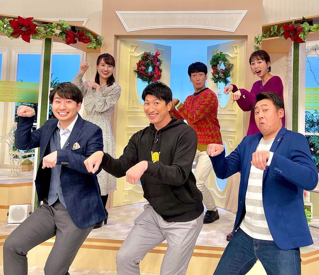 福田太郎のインスタグラム：「カキさん🐶 『ファンフェスのために来ました！』 ⠀ ファンフェスティバルの申し子、再び🤣 ファイターズファンを、プレーのみならず 笑いでも沸かせた男、新垣勇人さんです🔥 ⠀ 2016年⚾︎満場一致のMVP 2017年⚾︎まさかの病欠でVTR出演 2018年⚾︎退団と思いきやMVPプレゼンター 2019年⚾︎プライベートで視察（！？） 2020年⚾︎秘密  ファン＆選手の皆さん、#ファンフェス 楽しんでくださいねー☺️ ドームに行けない方は、YouTubeの無料生配信も！ 我らが #岩本勉 さんも登場するそうです😁 ⠀ #ファイターズ OB #新垣勇人 さん #東芝 野球部投手コーチ アパレルブランド #カキシード #社長 として二足のワラジ⚾️🦘 また #イチモニ！遊びに来てください！#ワンワン！ たまにカキさんに似てると言われる #アナウンサー #福田太郎  #プロ野球 #lovefighters #100BASEBALL」