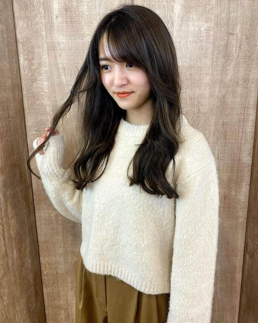 高嶋菜七さんのインスタグラム写真 - (高嶋菜七Instagram)「髪の毛2年ぶりぐらいに伸びました😬 ロングはロングで楽しい  #エクステ #ヘアカラー #アッシュカラー #extensions #hairstyle #haircolor」12月5日 21時19分 - nana_takashima_tpd