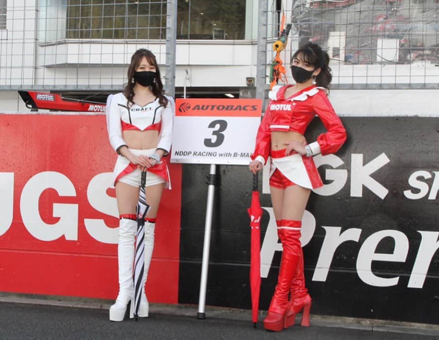 竹本ちえのインスタグラム：「. ピットビューイング📸 ・ ・ ・ ・ ・ ・ #MOTUL #NISMO #NISSAN ⠀ #CRAFTSPORTS #3 ⠀ #gtr #gtrnismo #racecar #race⠀ #supergt #racequeen #gridgirl ⠀ #japan #japanese #japanesegirl  #instagood #followme⠀ #スーパーGT #レースクイーン」