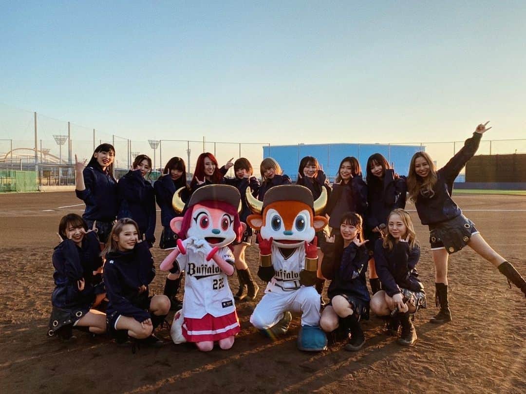 のインスタグラム：「Bs Fan-Festa Online2020 ﻿ Supported by CRTM﻿ ﻿ ﻿ ありがとうございました😊✨﻿ ﻿ ﻿ ﻿ ﻿ BsTVでも﻿ BsGirls公式Instagramでも﻿ 楽しんで頂けましたか？？( ˆ ˆ )﻿ ﻿ ﻿ ﻿ ﻿ ﻿ 2020シーズン。チームへのご声援、﻿ 本当にありがとうございました！﻿ ﻿ ﻿ シーズンが無事終えることができ、﻿ 今日この日を迎えれた事も﻿ 本当に特別なんだなと改めて感じました。﻿ ﻿ ﻿ ﻿ ﻿ ﻿ 今シーズンは直接お会いする事は﻿ 中々できませんでしたが﻿ 皆さまとさまざまな形で繋がれた事が﻿ なによりも心から嬉しく思います、、😌🌼﻿ ﻿ ﻿ ﻿ ﻿ そしてこのメンバーでの活動も﻿ 残りわずかとなりましたが﻿ 最後までBsGirls2020を宜しくお願いします✨﻿ ﻿ ﻿ ﻿ いつも支えてくださり、﻿ そばにいてくださり﻿ ありがとうございます…☺︎︎﻿ ﻿ ﻿ ﻿ 大好きです。﻿ ﻿ ﻿ ﻿ ﻿ ﻿ #オリックス #Bs2020 #BsGirls #オリ姫﻿ #野球 #プロ野球 #オリックスバファローズ #超革新系﻿ #野球女子　#野球好き　#京セラドーム大阪　﻿ #Bsファンフェスタ #ファンフェスタ﻿ #baseball #ORIX #Buffaloes #BINNOVATION﻿ #MIYU #miyu_337  #🐼 ﻿」