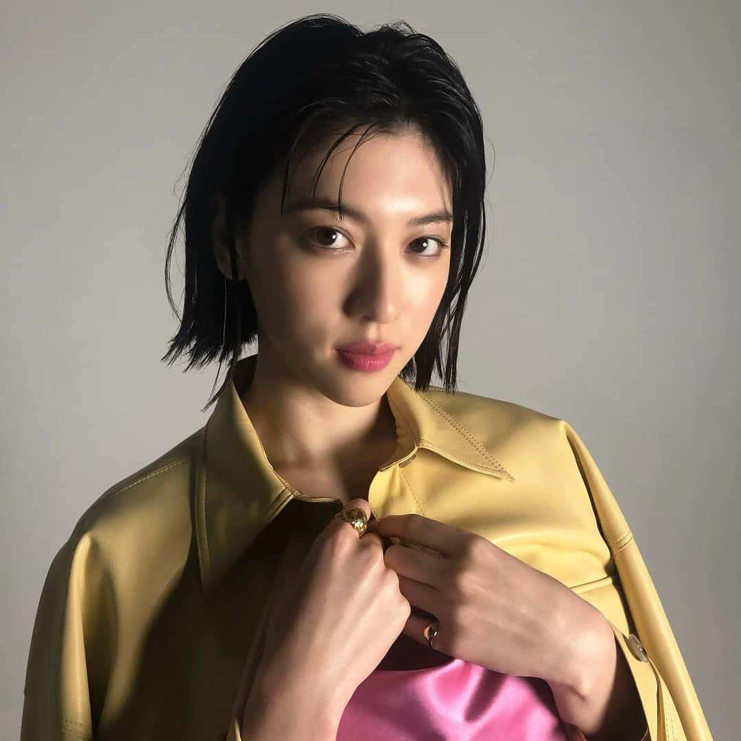 bis_web bis [ビス] さんのインスタグラム写真 - (bis_web bis [ビス] Instagram)「﻿ 🤍 𝑂𝐹𝐹 𝑆𝐻𝑂𝑇 💗﻿ ﻿ bis初登場の ﻿ #三吉彩花 ちゃんの﻿ オフショットを公開💗﻿ 彩花ちゃんの美の秘訣や﻿ 体型維持についての﻿ 気になる美容情報が満載✨﻿ 𓂃𓂃𓂃𓂃𓂃𓂃𓂃𓂃𓂃𓂃𓂃𓂃𓂃𓂃𓂃﻿ ﻿ ＼チェキプレゼント／﻿ 三吉彩花ちゃんのサイン入り﻿ チェキを２名様にプレゼント﻿ します🎀﻿ ﻿ 【応募方法】﻿ ・ bis_web をフォロー﻿ ・この投稿にいいね♡してね！﻿ ・この投稿に﻿ 「年末年始にやりたいこと」を﻿ コメントしてね💓﻿ ﻿ 【応募期間】﻿ 12/13（日）﻿ ﻿ 𓂃𓂃𓂃𓂃𓂃𓂃𓂃𓂃𓂃𓂃𓂃𓂃𓂃𓂃𓂃﻿ ﻿  #bis_web」12月5日 21時31分 - bis_web