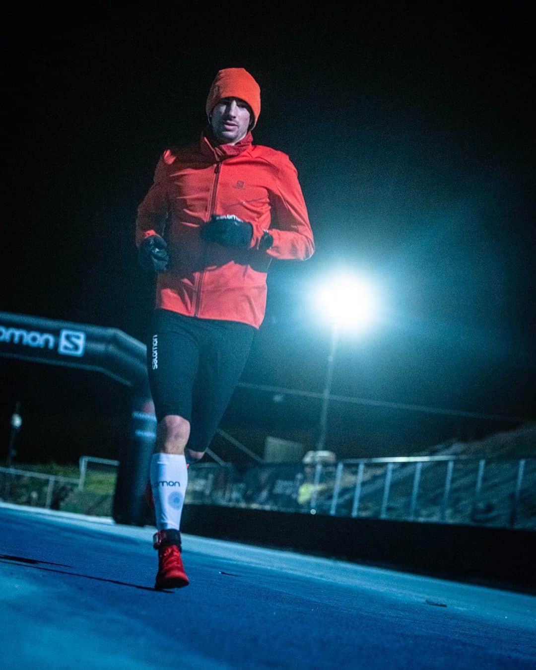 Suuntoさんのインスタグラム写真 - (SuuntoInstagram)「@kilianjornet ran 134.8 km in 10 hours and 20 minutes during his #KilianPhantasm24h challenge last week. He set off with an impressive pace and maintained promising split times until he stopped due to chest pain and dizziness. Sure, he's disappointed he didn't finish the 24 hours, but he's stoked about how much he learned in the process.⁠  Click the link in the bio see our photo story of the Phantasm24 running challenge!⁠  📷 @vegardphoto ⁠ @salomon⁠  #adventurestartshere⁠」12月5日 21時32分 - suunto