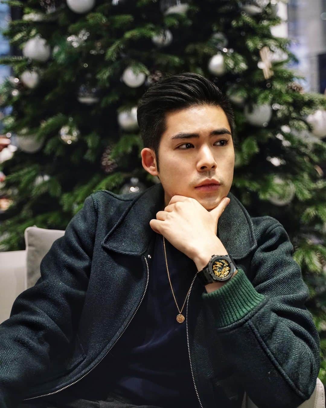Christoffer Chengのインスタグラム：「A very unique and exceptional timepiece I am wearing, is one of the new styles that highlights Hublot’s continuous breakthrough in the fusion of materials. To celebrate Hublot’s 40 years of innovation, on top of the brand’s first online showcase, a special exhibition will be held at its Hong Kong flagship location at 1881 Heritage. Only till the 31st Dec 2020 so don’t miss it!!!   @Hublot #Hublot #Hublot40years」