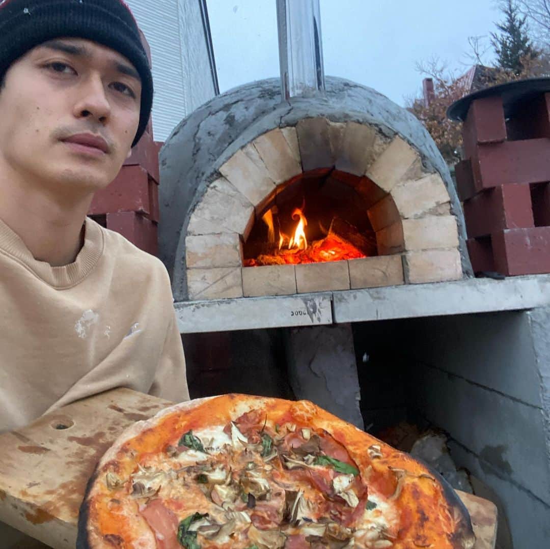 Keisuke Asanoのインスタグラム：「Making pizza from scratch」