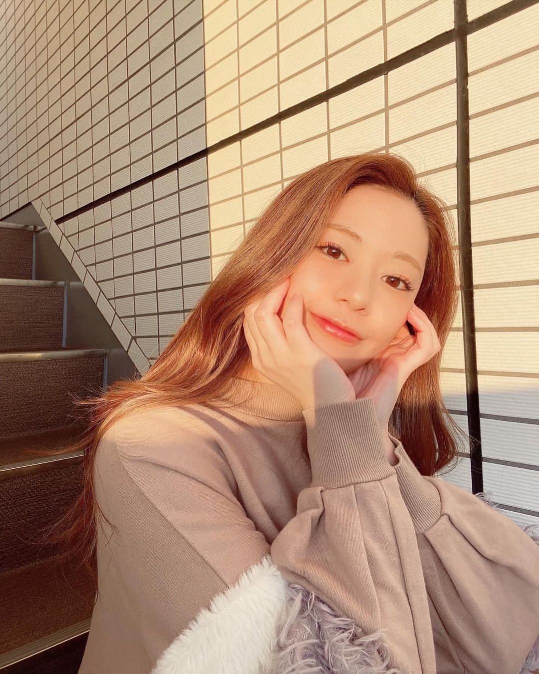 のインスタグラム：「日が暮れるのが早くなってきたぁ〜🌞💤 もう12月ですねっ🐨❄︎ 今月は、 お知らせ出来る事がまだまだありそうです🙌☺️✨ そして！！ 明日、夜に重大発表あります！❤️🐟 絶対見てくださいっっっ」