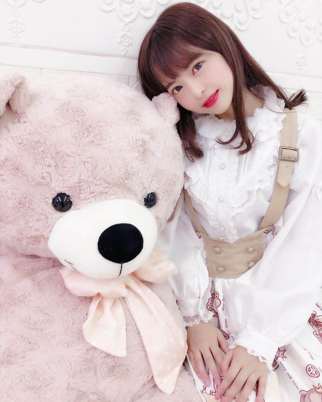 桜もこさんのインスタグラム写真 - (桜もこInstagram)「ふわふわ🤍  #熊　#🧸　#big #ゆめかわ　#フラワーベア #スタジオ　#可愛い　#cute #happy #japanesegirl #japaneasemodel #instagram」12月5日 21時57分 - mokochan319