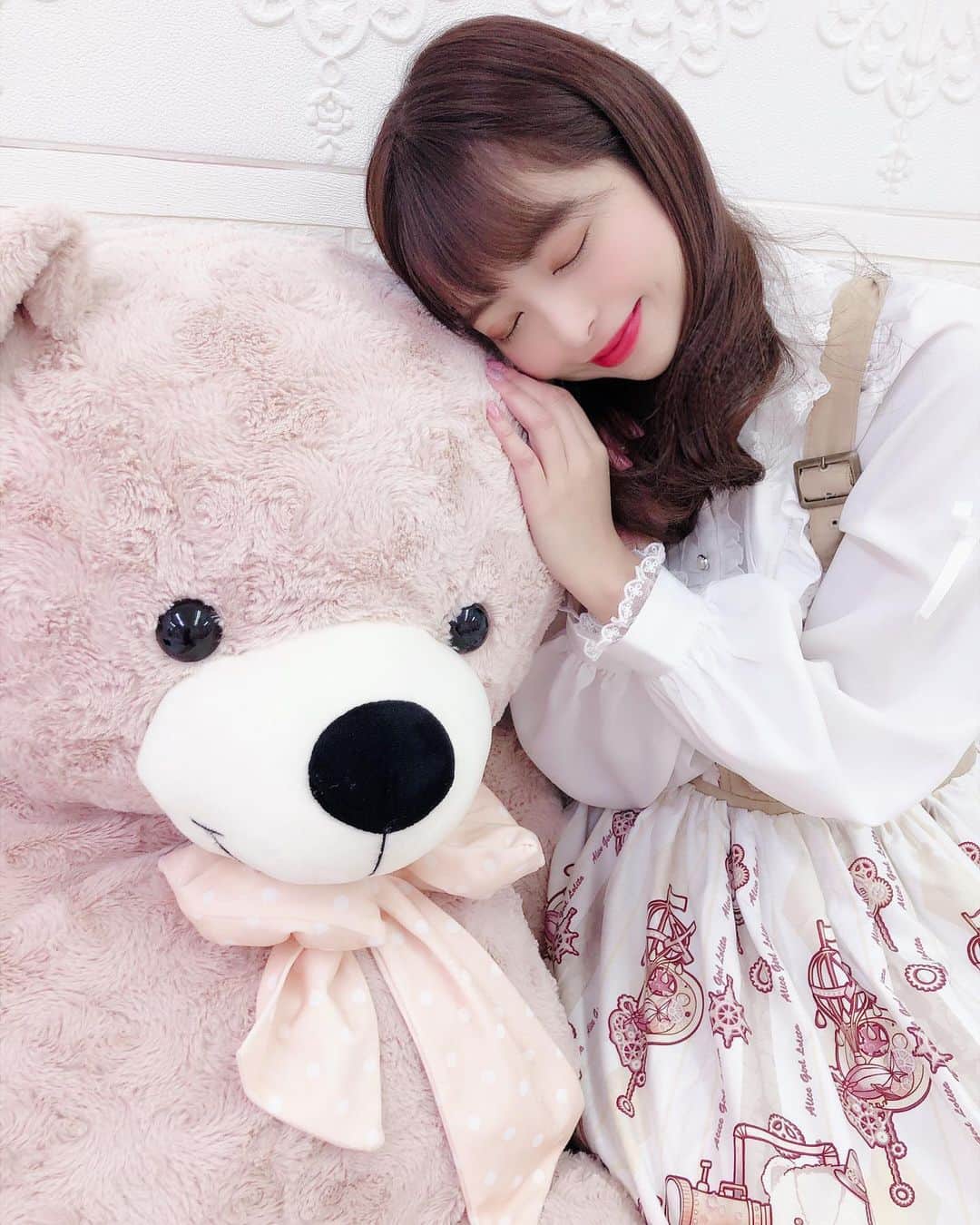 桜もこさんのインスタグラム写真 - (桜もこInstagram)「ふわふわ🤍  #熊　#🧸　#big #ゆめかわ　#フラワーベア #スタジオ　#可愛い　#cute #happy #japanesegirl #japaneasemodel #instagram」12月5日 21時57分 - mokochan319