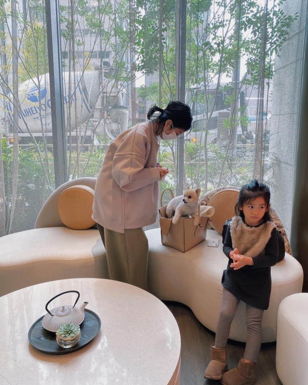 原田沙奈子さんのインスタグラム写真 - (原田沙奈子Instagram)「ゆっくりできて 子供もワンコもたのしくって 五感も刺激してくれて 至福の一泊  チェックアウトまで自由に過ごそう！となったのをいいことに、 目覚ましかけず豪快な朝寝坊。 こうゆう時でもちゃんと早くに起きるマミちゃんを尊敬🙏  そして、 @yumearai たくさんのホスピタリティをありがと。 久しぶりに会えてホント嬉しかった😭  また家族でくるからね。」12月5日 21時58分 - sanakoharada