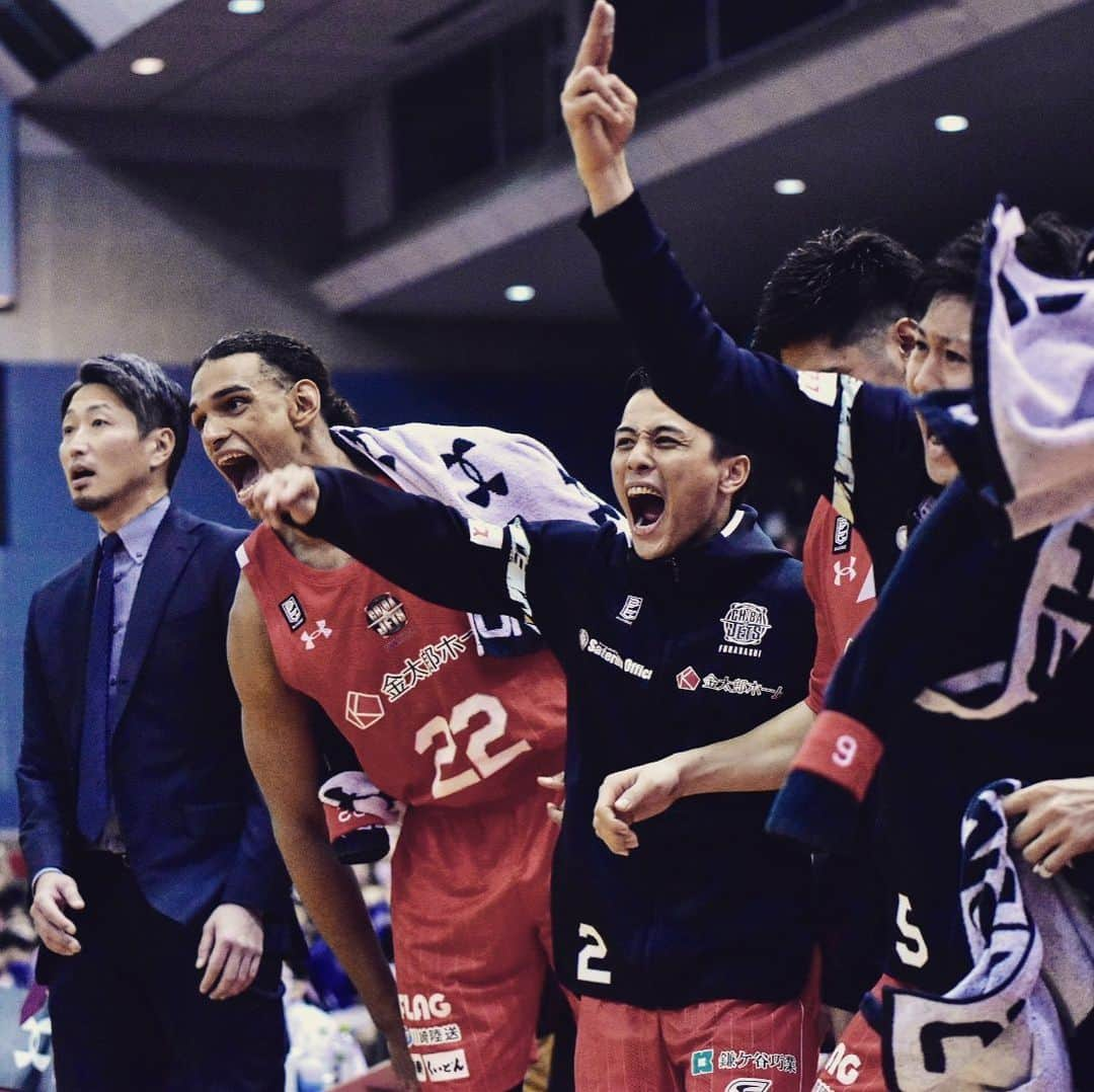 千葉ジェッツさんのインスタグラム写真 - (千葉ジェッツInstagram)「やっぱベンチはこうでないと|ω･)  #chibajets #Bリーグ #千葉ジェッツ #バスケ #basketball #portrait  #photograph #ポカーンあつし #ちょっとかわいい #許してください #悪気はありません」12月5日 22時09分 - chibajets_official