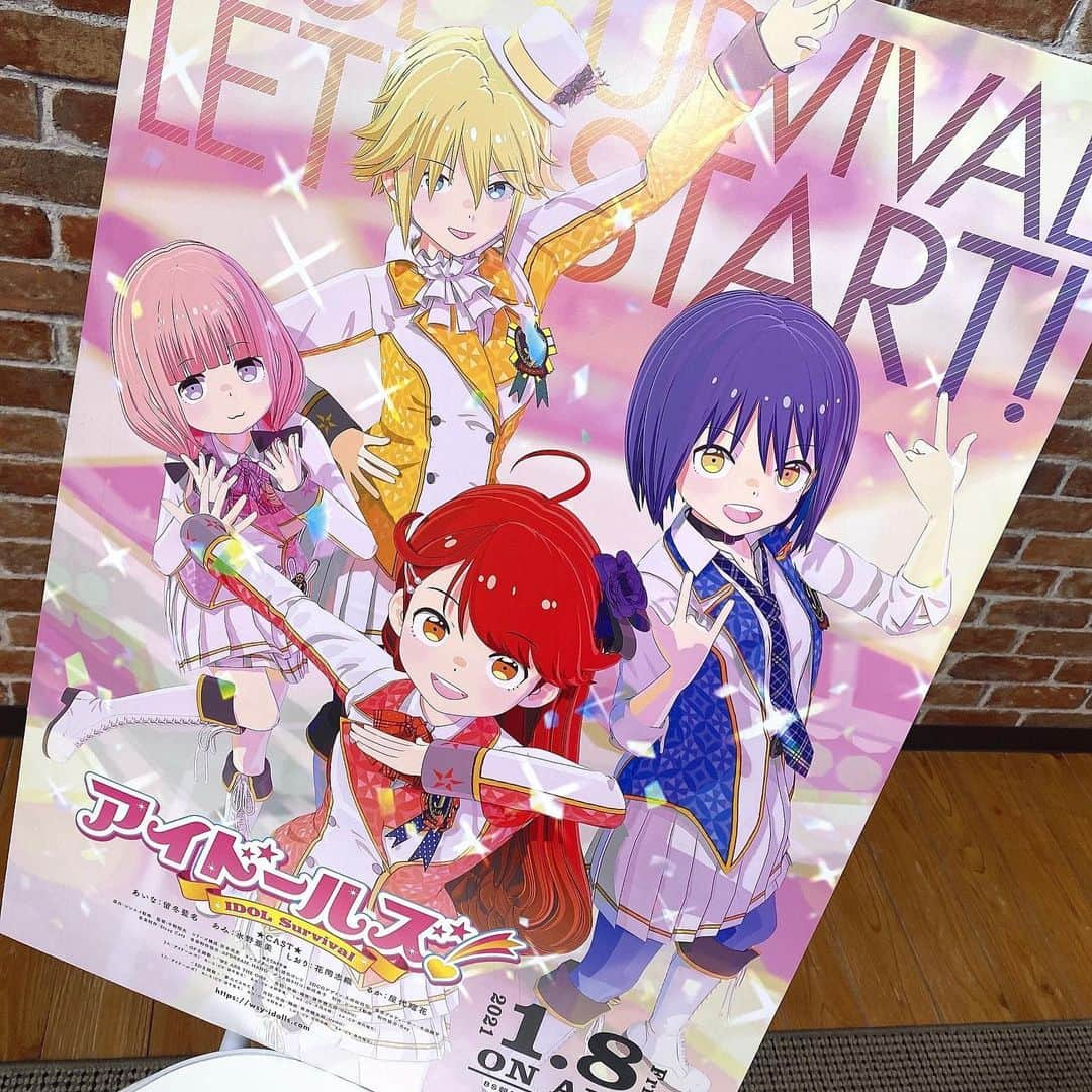 吉岡茉祐さんのインスタグラム写真 - (吉岡茉祐Instagram)「#アイドールズ 生放送でした！  キックオフイベントから約一年半。 84人いた候補者から選ばれた4人。流石の精鋭たち。 とても後輩とは思えないくらいのキレに先輩焦ってしまいそうでした…！ 気づけば私も先輩で、自分の最初の生放送を思い返すと、こんなに出来ていたか心配になる…w  ただ楽しかったですw ゲストとして楽しんでしまいました！ そしてアニメの情報もてんこ盛りで、すごい場に立ち会ってしまった吉岡さん。 門出だ。いやー、めでてえ。  私も先輩らしく、いい背中見せられるように、もっともっと頑張らなきゃなと思いました！ まだまだ頑張るぞーー！若いもんに負けねえ！！笑  ヘアメイク、とってもいい感じにしていただいたので、載せておく✨ イヤリングは今日のために買ったポワポワ💕  アニメ、来年一月、楽しみにしてます♪  ご視聴ありがとうございました！  #アイドールズ  #81プロデュース  #留冬藍名 #水野亜美 #花岡志織 #屋代瑠花 #吉岡茉祐」12月5日 22時03分 - yoshioka_mayuc