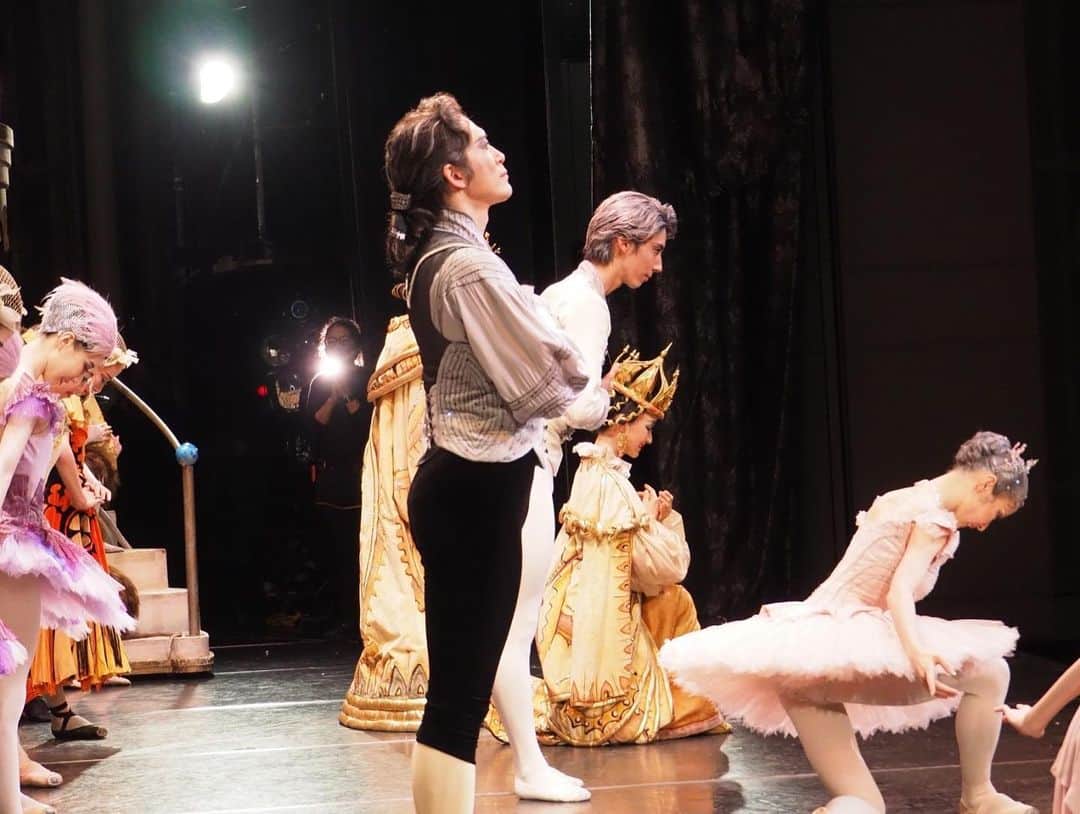 宮尾俊太郎さんのインスタグラム写真 - (宮尾俊太郎Instagram)「16年間お世話になった、Kバレエの舞台とも今日でひと区切り。 大きな感謝を感じながら、また会える日まで、、、。 ありがとうございました。  #バレエ #ballet #dancer #miyao #shuntaro #宮尾俊太郎 #japan #tokyo #kバレエ」12月5日 22時06分 - shuntaro_miyao