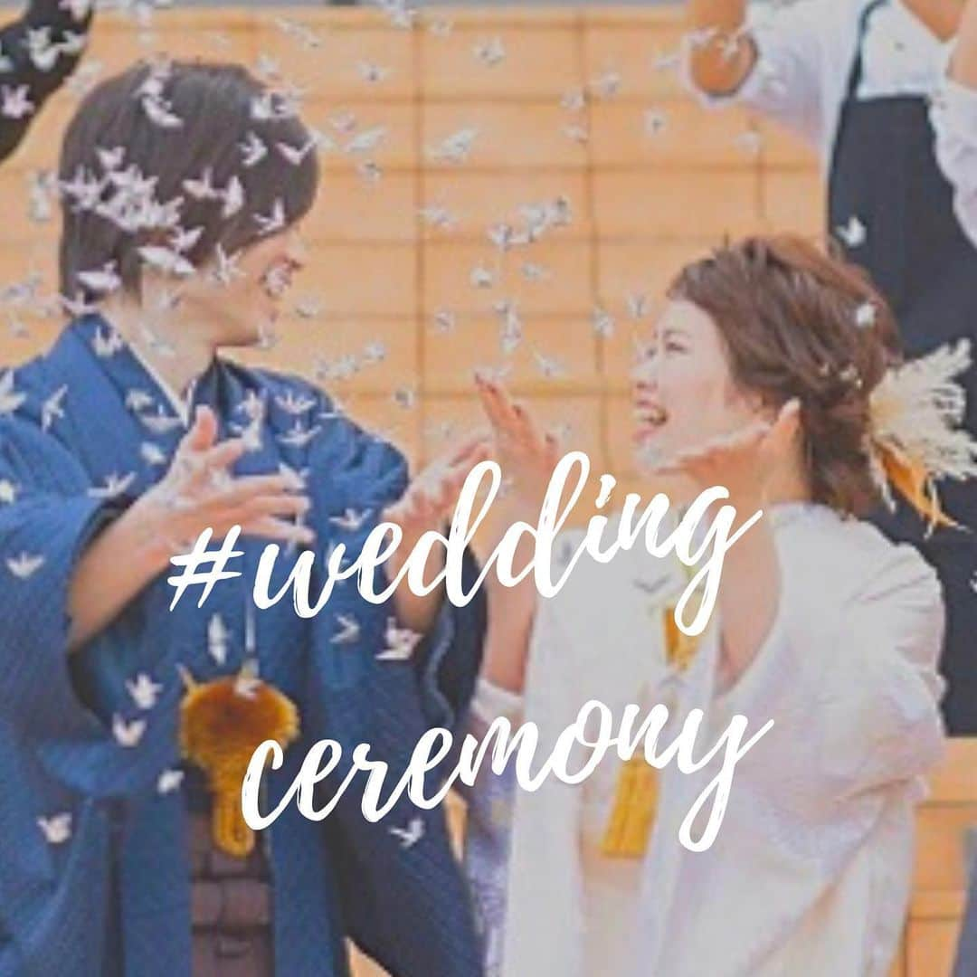 福井結婚式 ヴィラグランディス福井のインスタグラム：「【wedding ceremony】 ・ ・　 ふたりの新たな人生の門出の日 ・ ・ みんなでお揃いのマスクをつけて祝う、大切な１日✨ ・ 空に舞った折り鶴に 心からの“おめでとう“と 幸せの願いを込めて✨✨✨ ・ ・ ・  #ヴィラグランディス福井 その他の写真も気になる方はプロフィールから 公式HPもご覧ください▶︎▶︎▶︎」